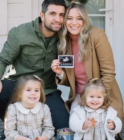 Laura Cosoi, pe scenă până în luna a noua de sarcină. Actrița va filma un nou serial în luna mai