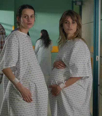 „Mame paralele”, cu Penélope Cruz, ajunge în cinematografe. Când e premiera filmului lui Pedro Almodóvar