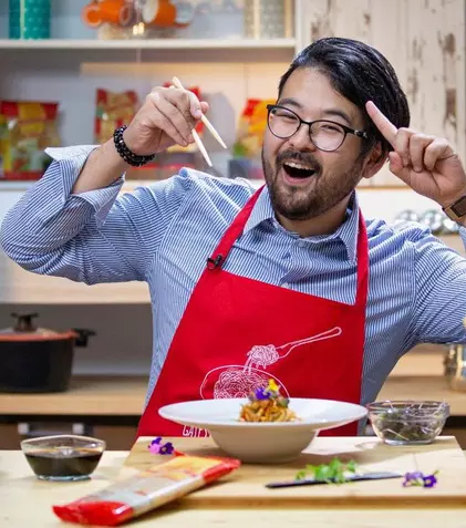 Rikito Watanabe, japonezul care gustă din plin umorul românesc și micii de Dedulești