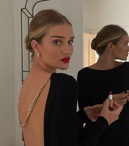 Rosie Huntington-Whiteley, selfie controversat la un an de când a născut