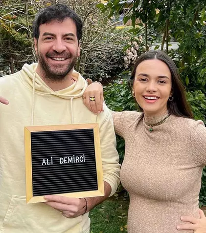 Hande Soral din „Mă numesc Züleyha” a născut! Ea și İsmail Demirci au devenit părinți. Primele imagini cu bebelușul