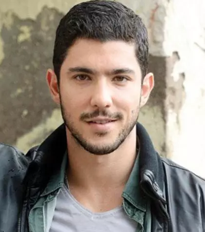 Kaan Yildirim, fostul iubit al lui Hande Erçel, a înlocuit-o deja! Actrița pe care a pus ochii e foarte cunoscută la noi