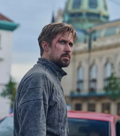 „The Gray Man”, unul din cele mai așteptate filme ale verii, este disponibil pe Netflix