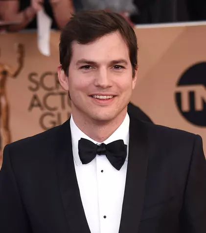 Ashton Kutcher a alergat 42 de kilometri la maratonul din New York. Ce sumă imensă de bani a reușit să strângă