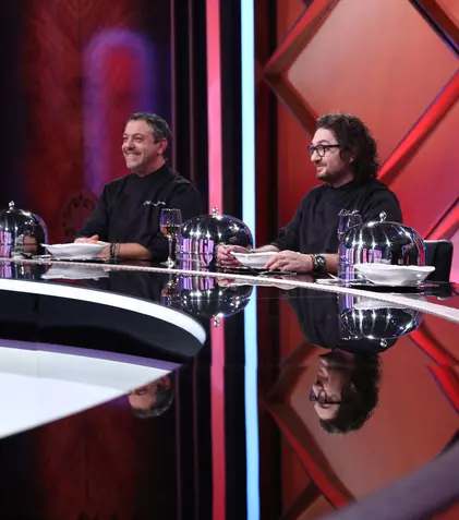 Chefi la cuțite 2022. Cei trei jurați au parte de o surpriză de proporții. Cine vine să îi jurizeze