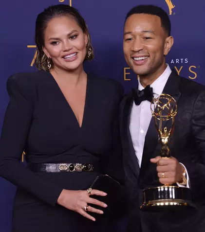Chrissy Teigen este din nou însărcinată la aproape 2 ani de la pierderea tragică a bebelușului