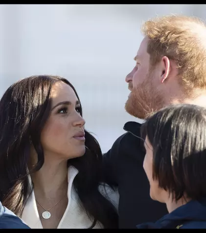 Meghan Markle și-a lansat podcast. Cine e primul invitat celebru al soției Prințului Harry și unde poate fi ascultat interviul