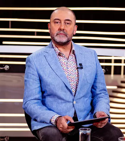 Noul sezon al emisiunii „Dincolo de alb şi negru” (TVR 1) ne propune invitați de excepție și jurnaliști de elită