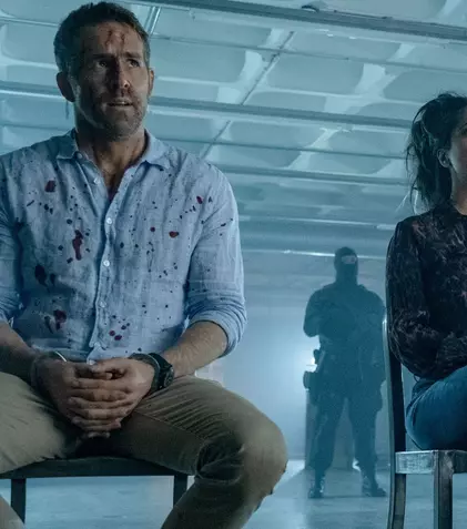 Filme la TV azi, 21 septembrie: „Hitman’s Bodyguard 2: Nevasta asasinului”, „Drumul terorii”, „Dimineața morții”, „Șapte psihopați și un câine”