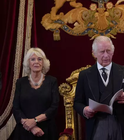 Regele Charles al III-lea, surprins în timp ce făcea un gest nervos. Ce s-a întâmplat în timpul semnării proclamației regale