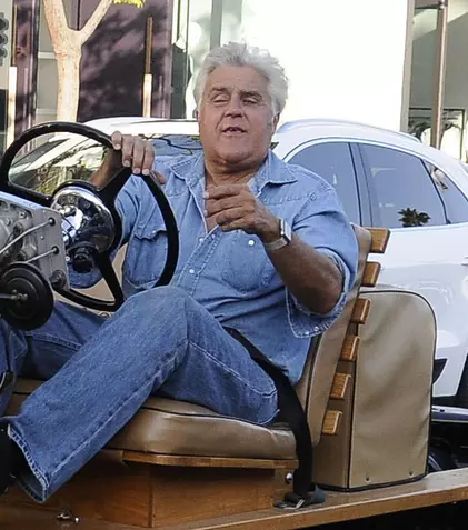 Incendiu în garajul lui Jay Leno. Fostul prezentator TV s-a ales cu arsuri grave