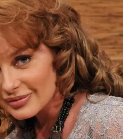 Joanna Benedek nu se dezbracă de dragul artei