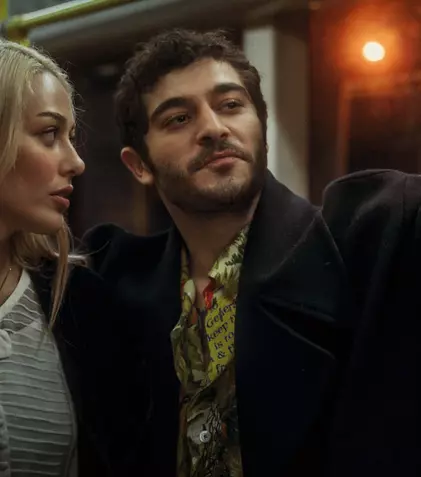 „Nu pleca”, cel mai recent film de dragoste al lui Burak Deniz e disponibil pe Netflix