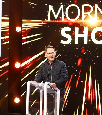 Răzvan Simion și Ilona Brezoianu, val de ironii la adresa colegilor de la Antena 1. Vedetele se întrec în discursuri usturătoare