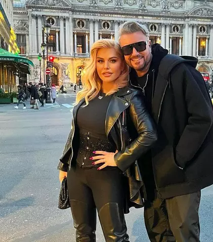 Loredana Groza l-a sărutat pe Cătălin Botezatu, de ziua lui! Imaginile au devenit virale. „Asta e, se întâmplă”