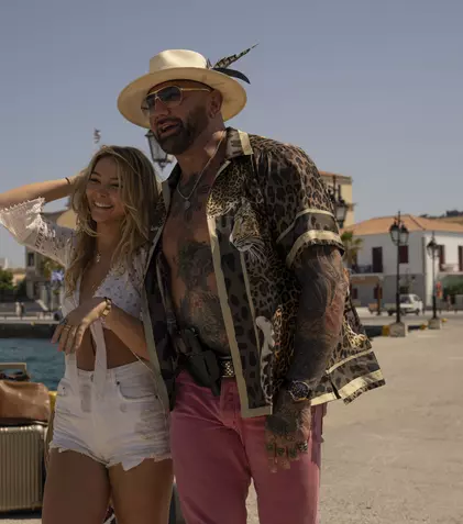 Knives Out 2. Ce ne-au povestit Dave Bautista și Madelyn Cline despre noul mister din Grecia