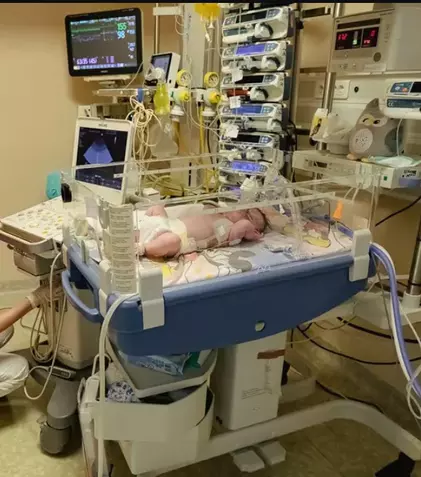 „Grijă pentru nou-născuți”, campanie umanitară a Fundației Ringier - locul unde medicii salvează viețile bebelușilor și pregătesc specialiști care luptă alături de micuți