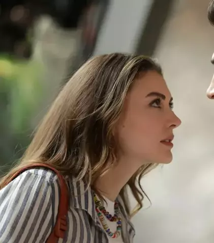 „Îndrăgostiți din interes”, un nou serial turcesc de succes la Acasă TV. Cine sunt actorii principali