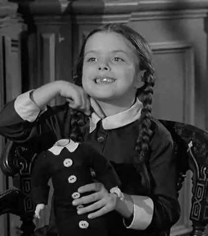 Lisa Loring a murit. Actrița a interpretat-o pe Wednesday în prima ecranizare a seriei „Familia Addams”