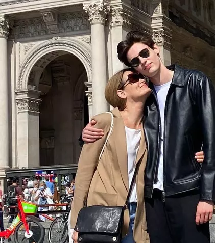 Elvira Deatcu a explicat cu ce se ocupă fiul ei în Italia. „I-a fost foarte greu. Stă acasă și lucrează, pentru că altfel nu ar face față”