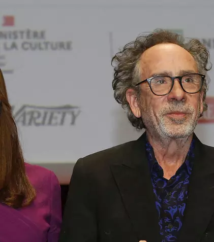 Monica Bellucci și Tim Burton, surprinși în ipostaze romantice. Când a început idila lor