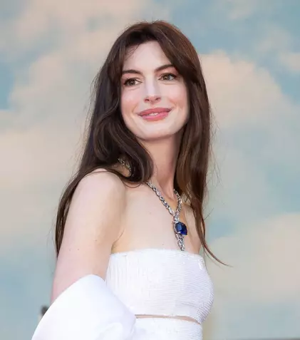 Anne Hathaway joacă în viitorul film „Mother Mary”. Primele detalii