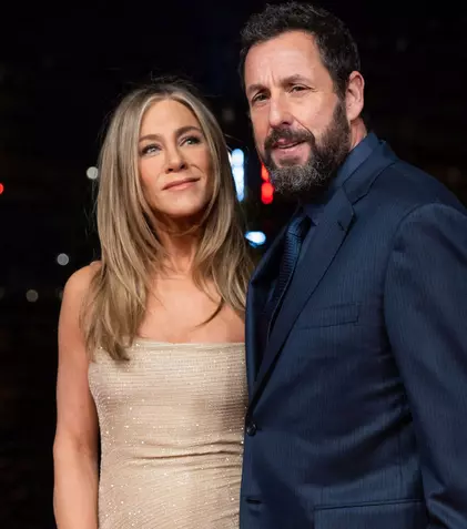 Cu ce porecle se alintă Jennifer Aniston și Adam Sandler. Ce au spus despre scenele de acțiune din Vacanță criminală 2