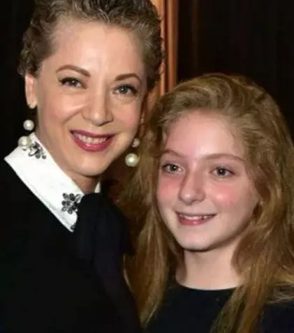 Fiica lui Edith Gonzalez, apariție rară în public. De ce a atras Constanza Creel toate privirile