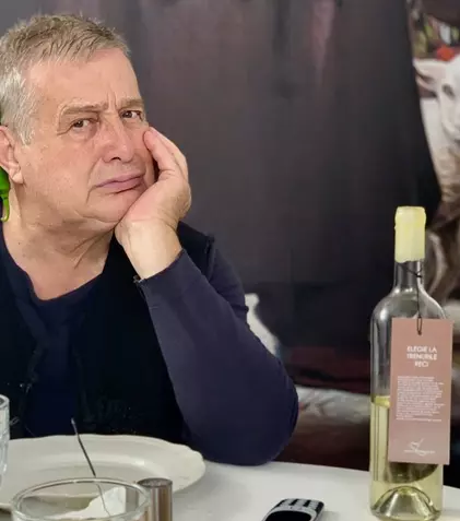 Mircea Dinescu revine la Prima TV cu un nou sezon al emisiunii „Poezie și delicatețuri”