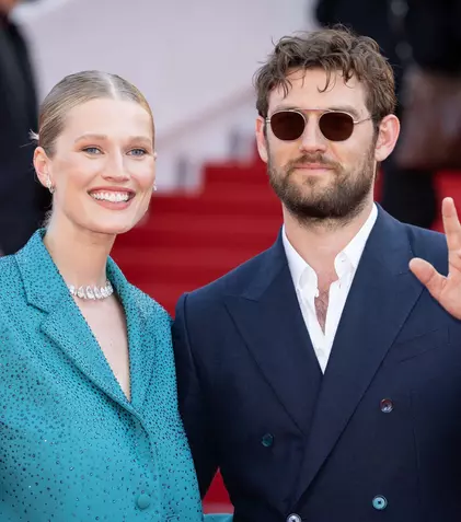 Alex Pettyfer și soția lui, Toni Garrn, divorțează. Primele declarații