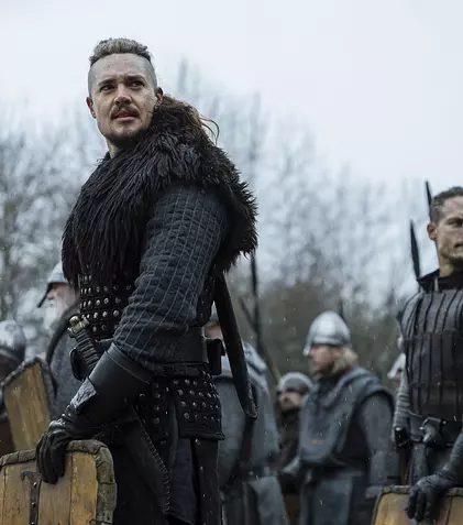 Eroii serialului „The Last Kingdom” își continuă luptele în noul film de la Netflix: „The Last Kingdom: Seven Kings Must Die”