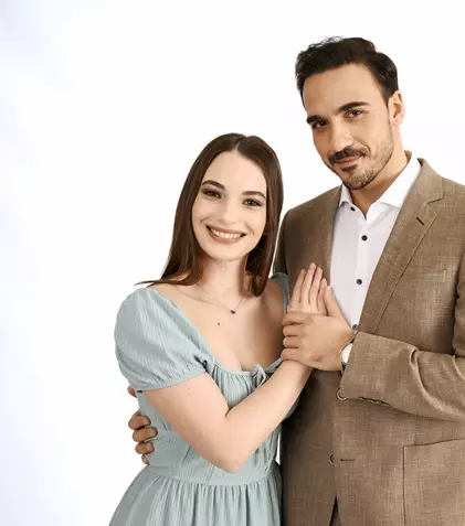 Cine sunt actorii din serialul „Lasă-mă, îmi place! Camera 609” de la Antena 1