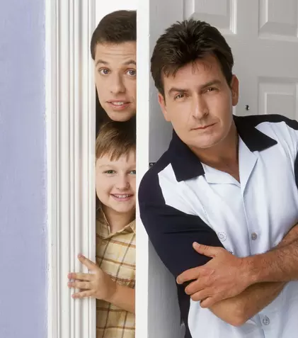 Angus T. Jones a ajuns de nerecunoscut. Cum arată acum Jake Harper din „Doi bărbați și jumătate”