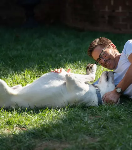 9 filme cu câini simpatici pe care le poți vedea pe Netflix