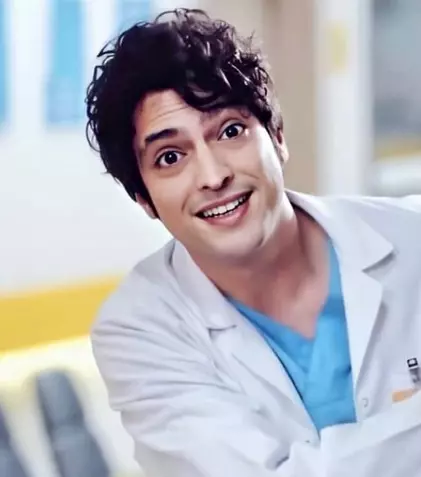 Îl mai țineți minte pe Taner Olmez, Doctorul minune din serialul de la Kanal D? Are o fetiță adorabilă