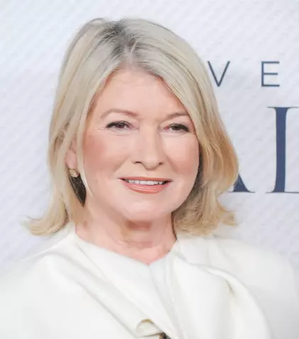 Martha Stewart, în costum de baie pe coperta revistei Sports Illustrated. Are 81 de ani