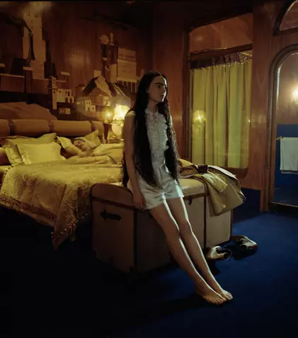 Emma Stone joacă în „Poor Things” un soi de Frankenstein feminin