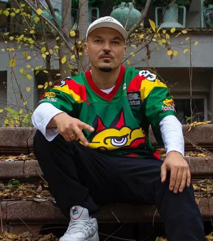 Puya, reacție surprinzătoare după ce fanii au început să arunce cu pantofi pe scenă, în timpul unui concert. Momentul a devenit viral