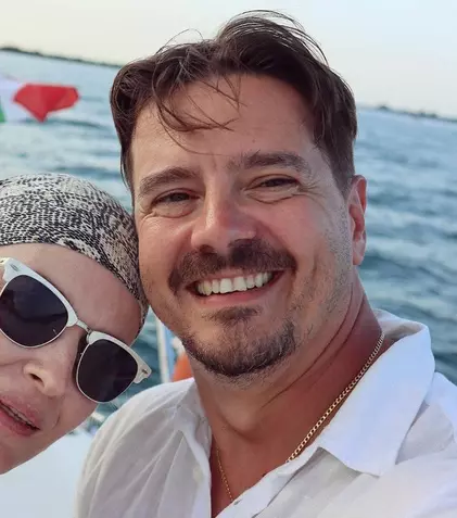 La dolce vita! Mihai și Elwira Petre își petrec vacanța în Italia, alături de fiicele lor