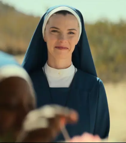 „Doamna Davis”, caleidoscopul nebuniei noastre. Tot ce trebuie să știi despre serialul pe HBO Max