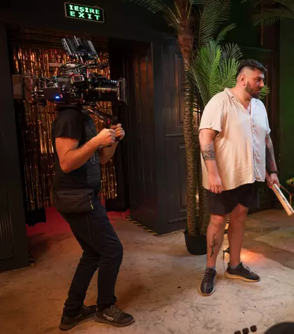 Klaus şi Barroso, noul proiect al creatorilor Taximetrişti. Primele imagini de la filmările peliculei cu Micutzu