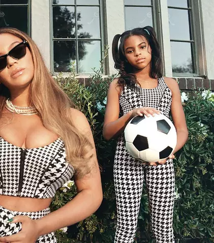 Imagine rară cu fiica cea mică a lui Beyonce. Detaliul din vestimentația micuței observat de fani