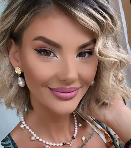 Ramona Olaru s-a pozat topless. Ce imagini de senzație a publicat din vacanța în Grecia