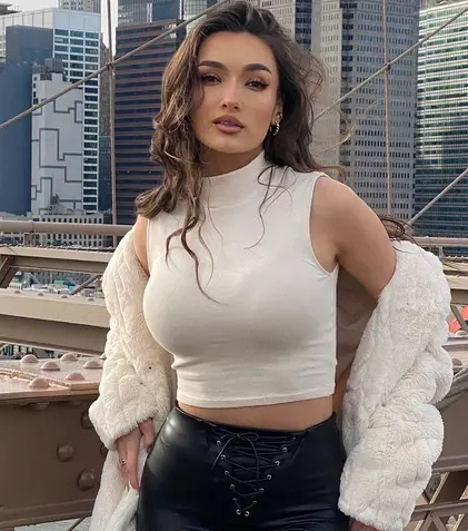 Viviana Sposub surprinsă alături de un bărbat celebru, la o lună de la despărțirea de George Burcea