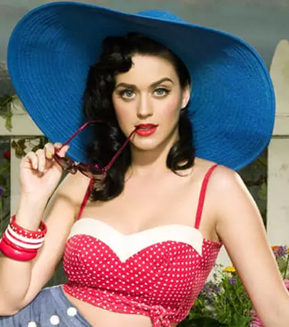 Katy Perry are probleme… cu cititul
