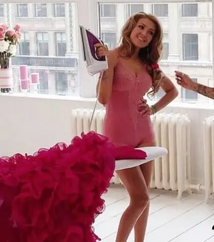 Thalia, o păpuşă Barbie în cea mai nouă şedinţă foto
