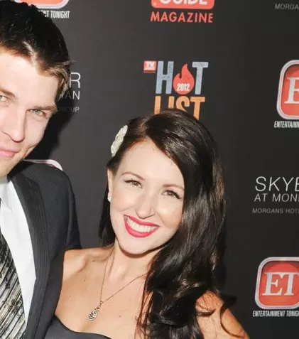 Liam McIntyre („Spartacus”) s-a căsătorit cu actriţa Erin Hasan