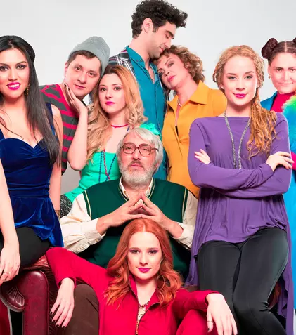 Kanal D va lansa un serial românesc: "Fetele lu’ dom’ Profesor"