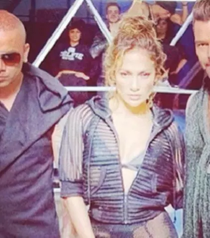 Jennifer Lopez filmează clip după clip