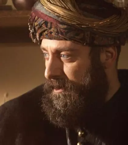 Azi în „Suleyman”: Marele sultan se întoarce din ghearele morţii